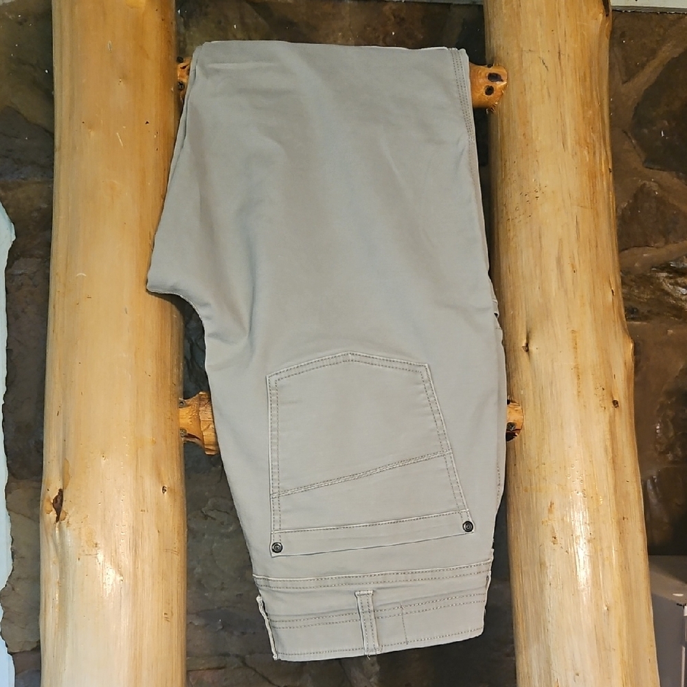 RedHead Gray Cargo Pants with Straight Leg Design